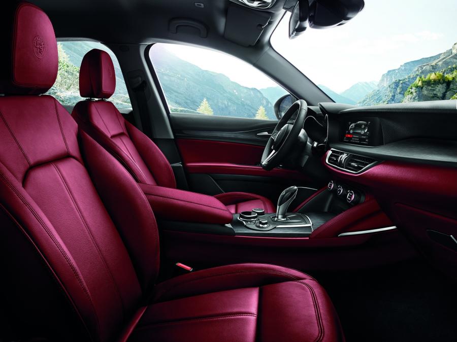 Интерьер Alfa Romeo Stelvio (949) 2017 года  (WW) (фото 76 из 114)